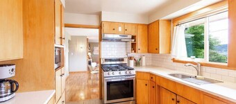 Serene Poulsbo 6br, Sleeps 12, Liberty Bay And Mountain Views