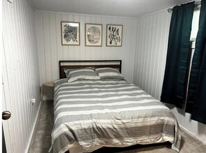 3 bedrooms, travel cot, WiFi, bed sheets