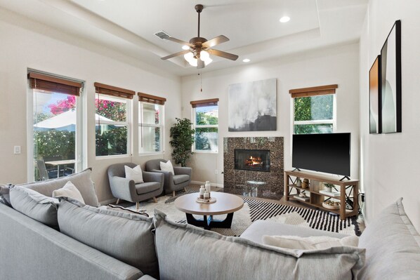 Smart TV, fireplace, table tennis