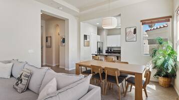 Smart TV, fireplace, table tennis