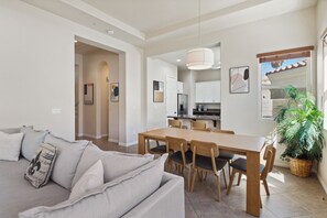 Smart TV, fireplace, ping pong