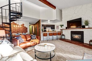 TV, fireplace - Breck-Ski IN Condo⛷Main Street 🏔 Views 😴 sleeps 8! $0 Cleaning fee (Breckenridge)