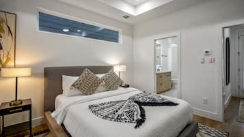 1 bedroom, desk, iron/ironing board, WiFi