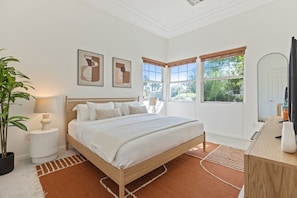 2 bedrooms, iron/ironing board, travel crib, WiFi (free) - Resort Living | Gym, Pool, Lounge & Spa Serenity (La Quinta)