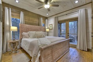5 bedrooms, desk, iron/ironing board, travel cot