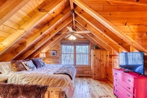 3 bedrooms, desk, iron/ironing board, travel crib - Sunset-View 3BR Blue Ridge Cabin • Hot Tub (Cherry Log)
