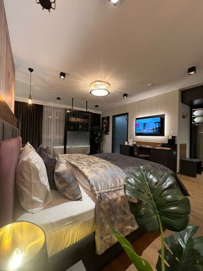 Caja de seguridad en la habitación y escritorio