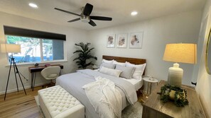 3 sovrum, värdeförvaringsskåp på rummet och skrivbord