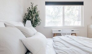 3 habitaciones, caja de seguridad en la habitación y escritorio