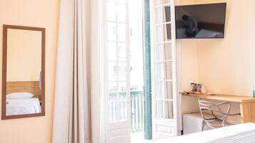 Comfort Quadruple Room | Minibar, individually furnished, desk, blackout curtains