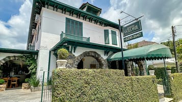 Fachada da propriedade