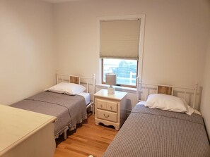 3 bedrooms, desk, travel cot, free WiFi