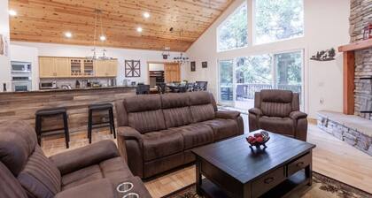 Single Level, Firepit + Large Deck, Game Room