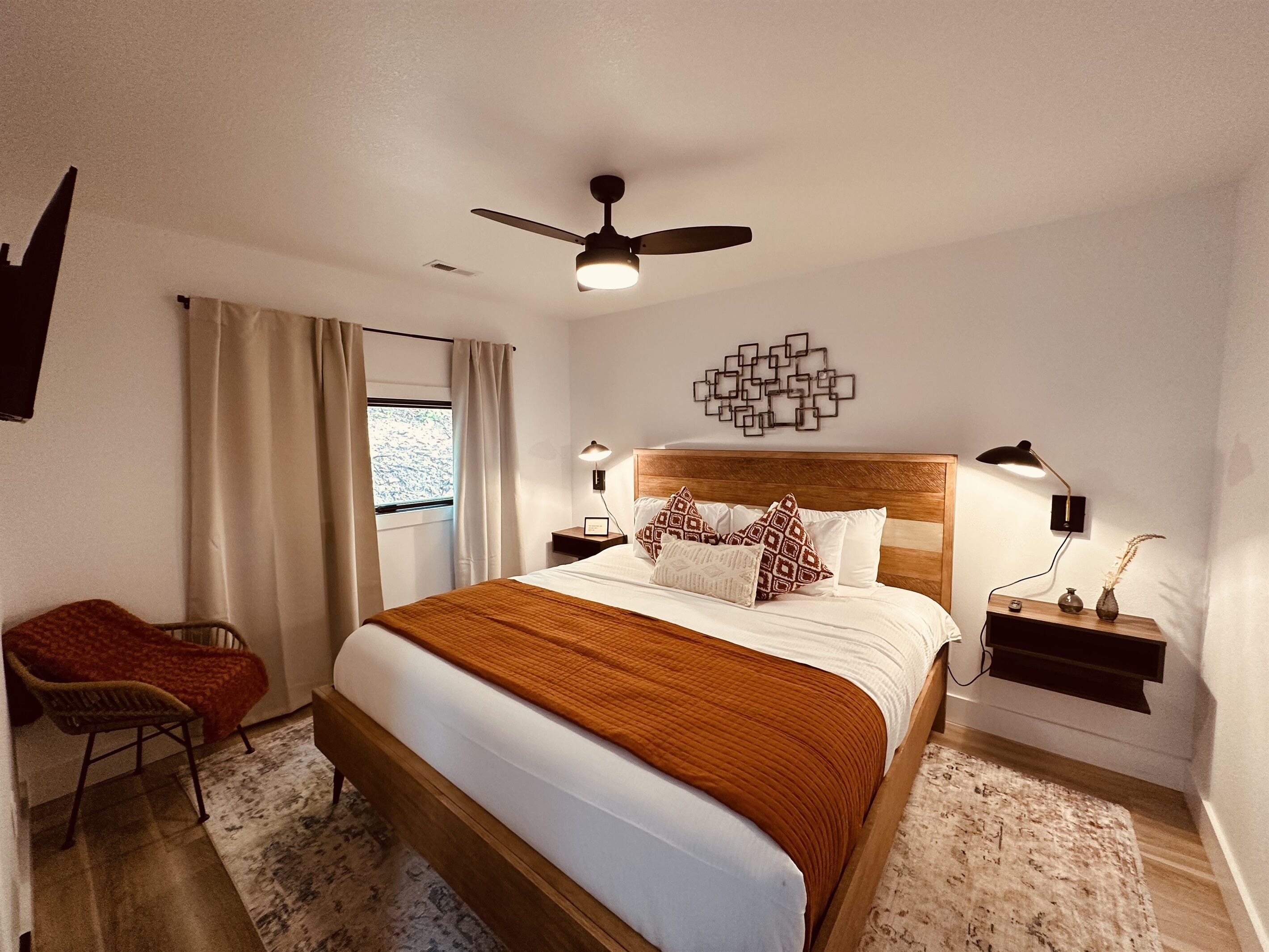 2 bedrooms, iron/ironing board, WiFi, bed sheets