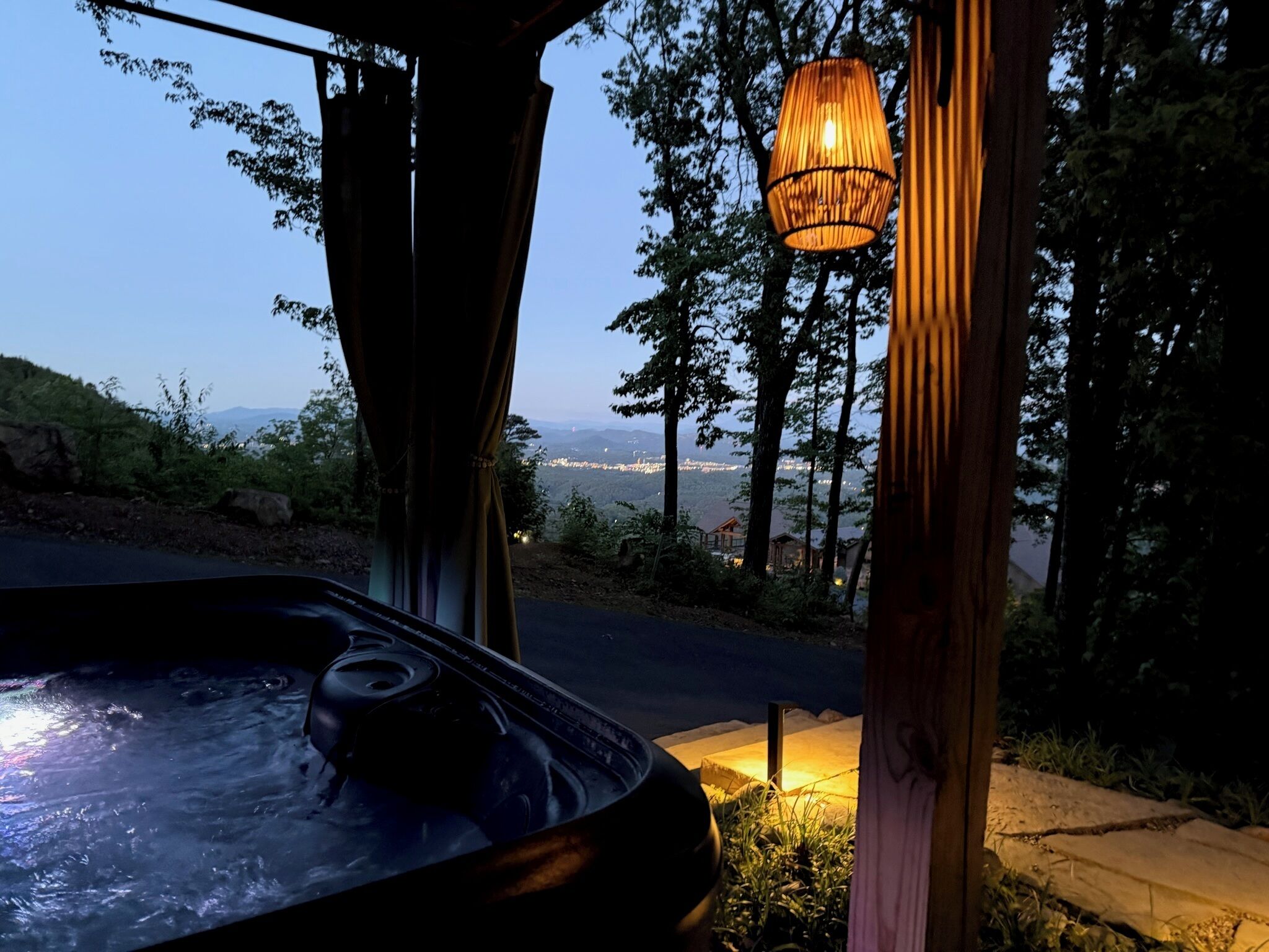 Outdoor spa tub
