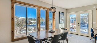 Beautiful 3-Story House with Hot Tub near Downtown Silverthorne & 4 Ski Resorts!
