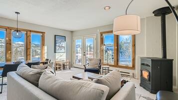 TV connectée, cheminée