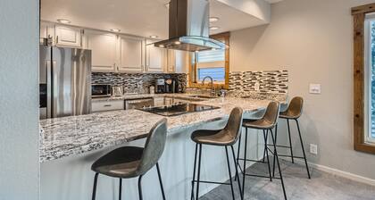 Beautiful 3-Story House with Hot Tub near Downtown Silverthorne & 4 Ski Resorts!