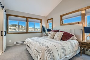 3 slaapkamers, een kluis op de kamer, een bureau