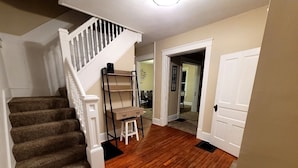 A staircase with a wooden finish, a white railing, and a black baseboard. - 5-Mins to Cedar Point, 4-bedroom house. (Sandusky)