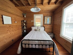 4 bedrooms, desk, iron/ironing board, travel cot