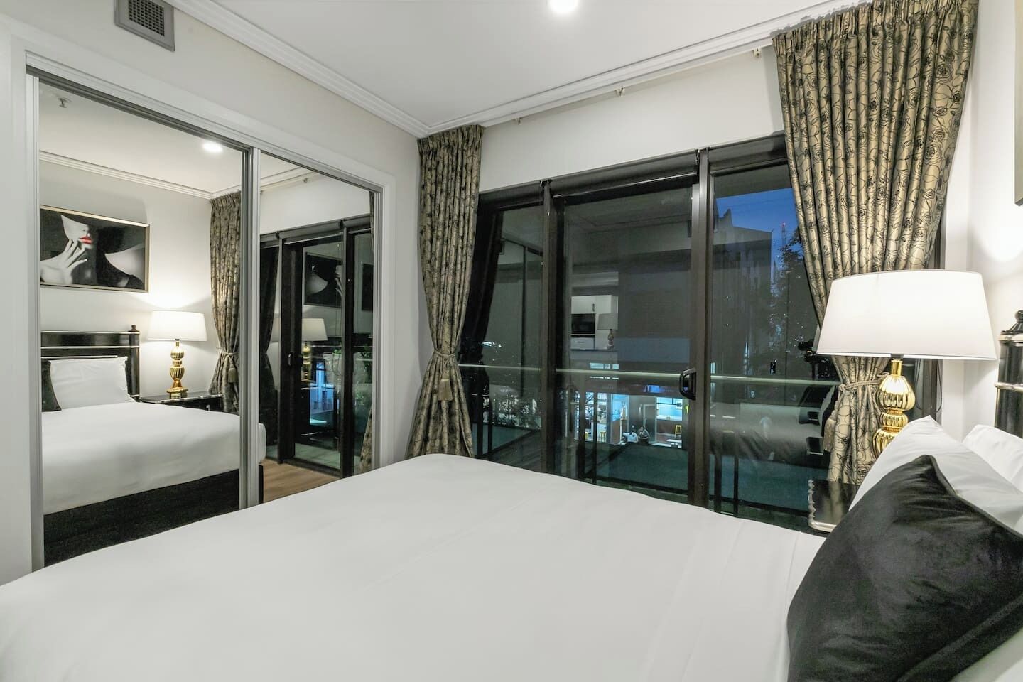 1 bedroom, desk, iron/ironing board, WiFi