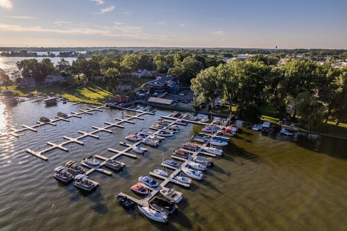 Pistakee Marina Boat House