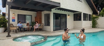 Peaceful Private Retreat In The Heart Of Town!
