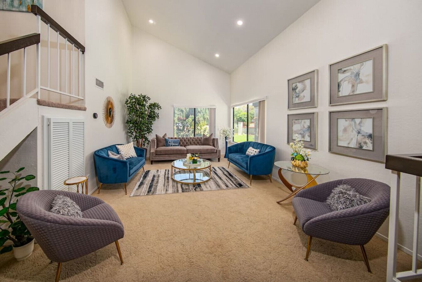 Smart TV, fireplace, Netflix, streaming services