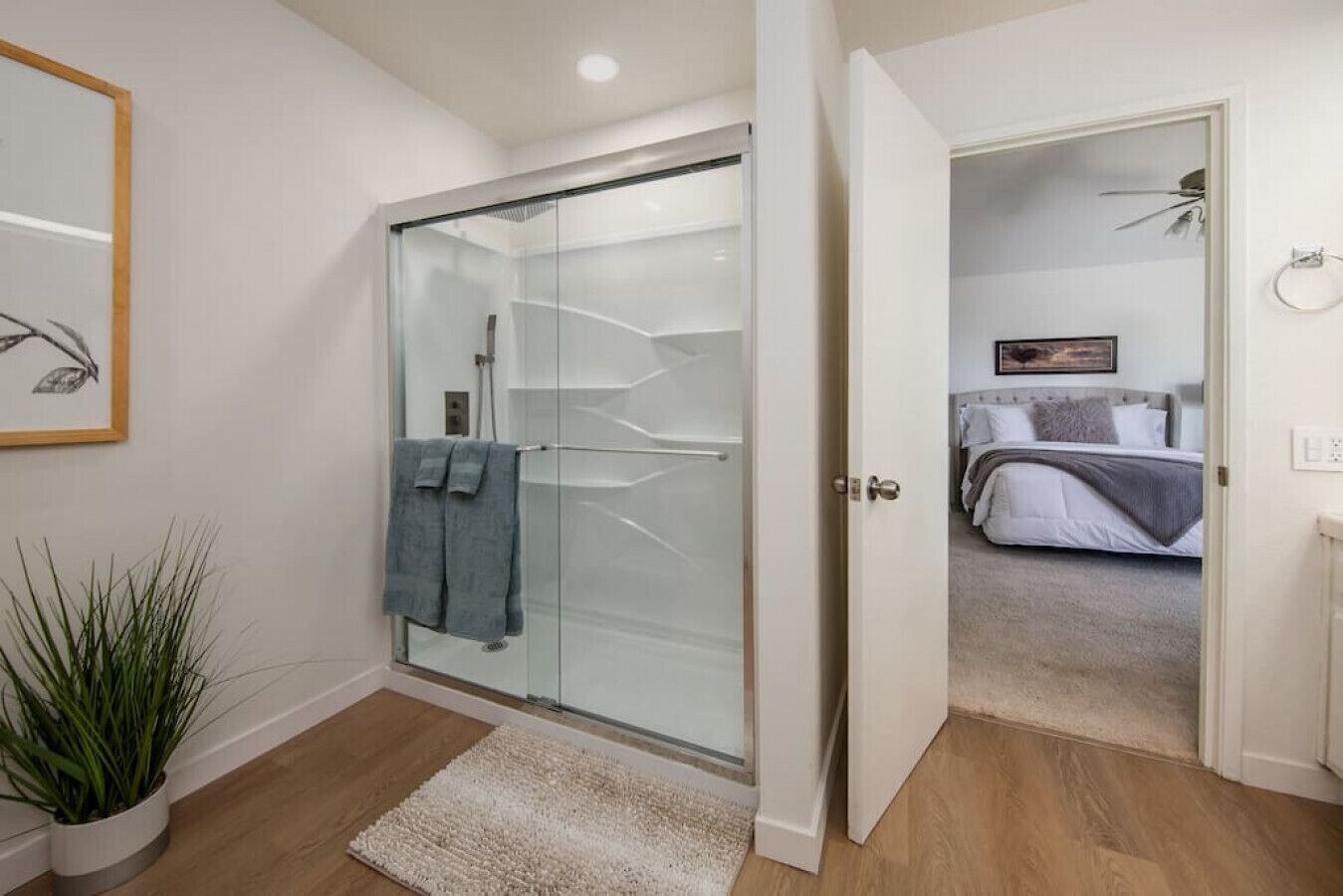 Combined shower/bathtub, hair dryer, towels, soap