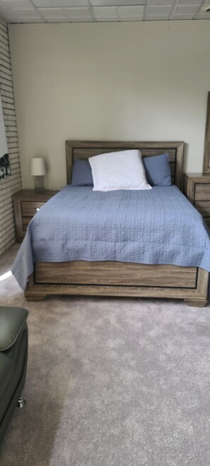 5 chambres, fer et planche à repasser, Wi-Fi, draps fournis