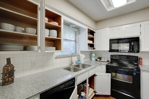 Frigorífic, microones, forn i placa de cuina