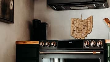 KĂŒhlschrank, Mikrowelle, Ofen, Herdplatte