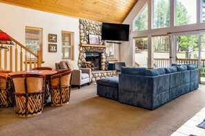 Ălytelevisio, takka, pöytĂ€jalkapallopöytĂ€