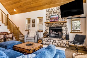 Ălytelevisio, takka, pöytĂ€jalkapallopöytĂ€