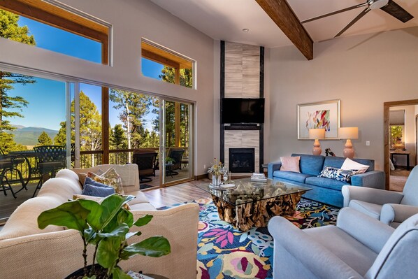 Smart TV, fireplace - Modern Home,3 king beds w/bathrms, gourmet kitchen, stunning views, quiet area (Angel Fire)