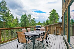 Outdoor dining - Modern Lodge w/Hot Tub, Beautiful View, Foosball, 2 Car Garage, Gourmet Kitchen (Angel Fire)