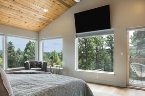 4 bedrooms, desk, travel crib, free WiFi - Modern Lodge, Hot Tub, boot dryer, 2 car garage,  desks all BRs, XL Dining Table (Angel Fire)