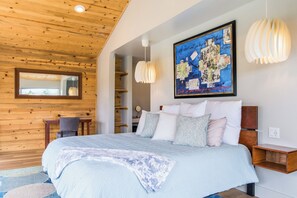 4 bedrooms, desk, travel cot, free WiFi - Modern Lodge w/Hot Tub, Beautiful View, Foosball, 2 Car Garage, Gourmet Kitchen (Angel Fire)