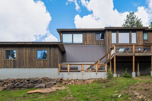 Exterior - Modern Lodge w/Hot Tub, Beautiful View, Foosball, 2 Car Garage, Gourmet Kitchen (Angel Fire)