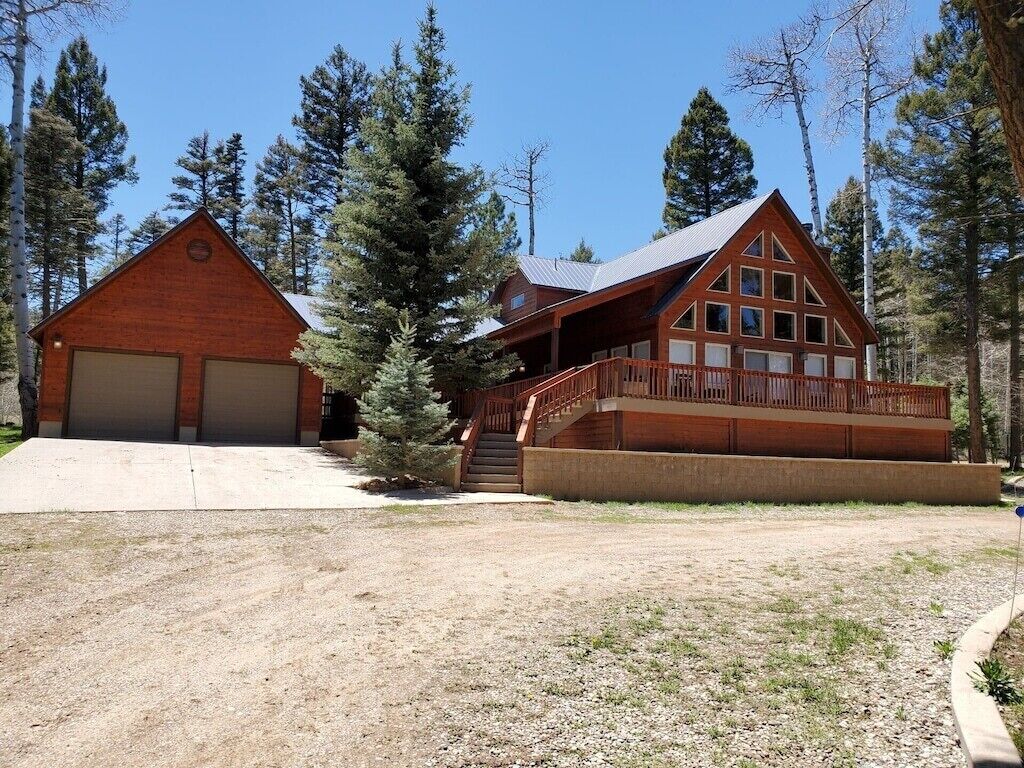 Next to AF hike and bike trails, Hot Tub, Fire Pit, Wood fireplace, Covrd deck