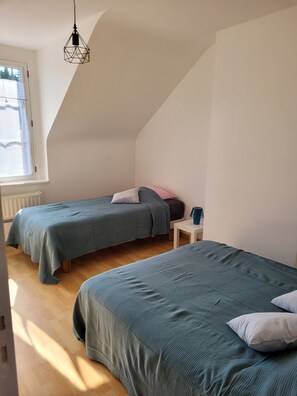 2 bedrooms, desk, iron/ironing board, travel crib