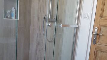 Bathtub, hair dryer