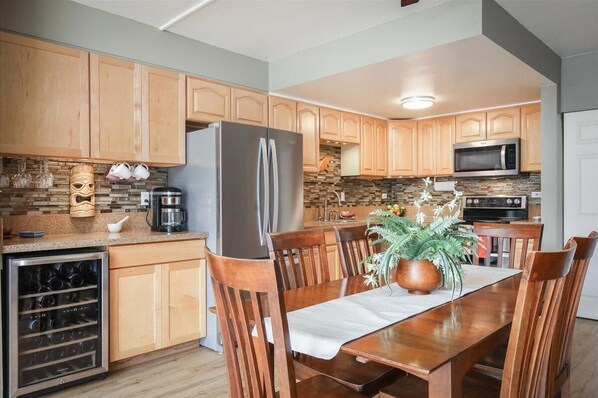 Condo, 2 Queen Beds (Kona Plaza 212) | Private kitchen