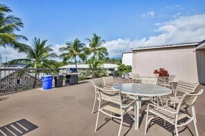 Condo, 2 grands lits (Kona Plaza 212) | Balcon