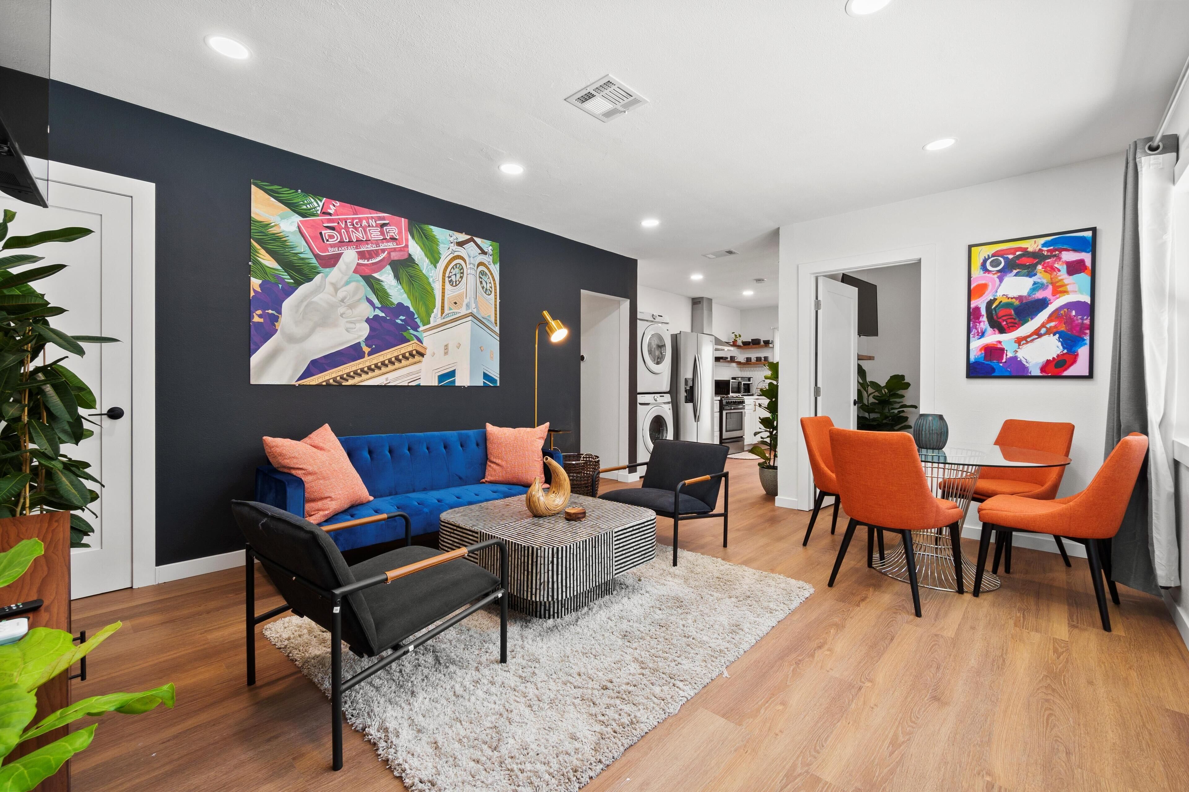 Stylish 3 bedroom 4.5 miles away from Disney!