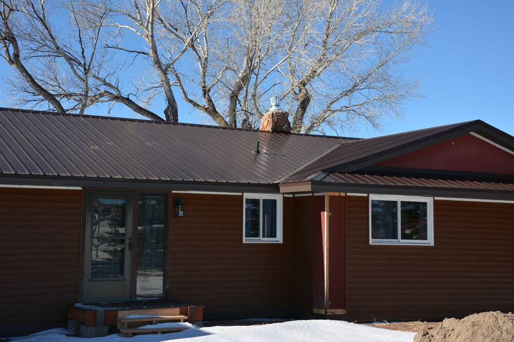 \"The Patriot\" -a renovated single story condo in Dubois WY. Welcome Veterans!