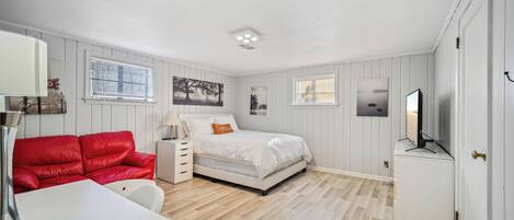 1 soverom, skrivebord, strykejern/-brett og wi-fi (inkludert)