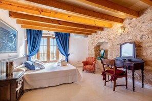 6 bedrooms, iron/ironing board, travel crib, free WiFi