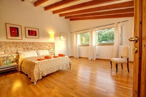 5 عدّة غرف نوم ومكواة/لوح كي وسرير سفر وواي فاي مجانًا